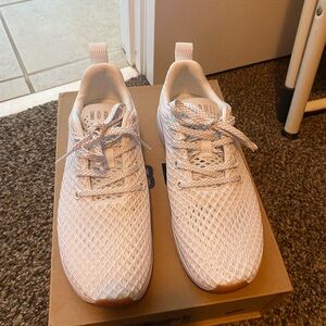 Women’s No Bull Mesh Runner worn once